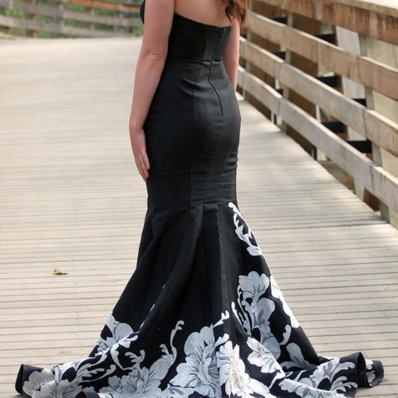 Prom dress - Picture 2 of 2
